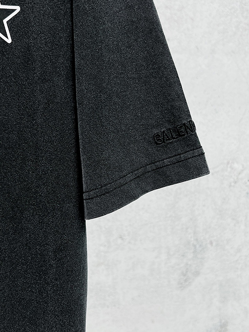 バレンシアガ スターロゴ刺繍の袖口ウォッシュとダメージをした半袖Tシャツ