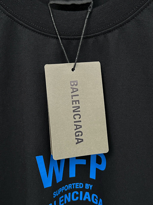 バレンシアガスーパーコピー Balenciaga WFP 2046 チャリティー限定の半袖Tシャツ