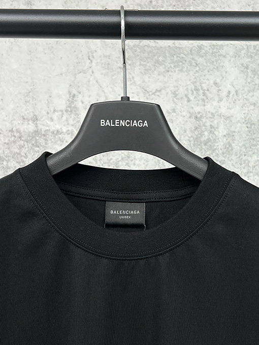 バレンシアガスーパーコピー Balenciaga WFP 2046 チャリティー限定の半袖Tシャツ