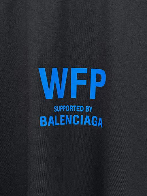 バレンシアガスーパーコピー Balenciaga WFP 2046 チャリティー限定の半袖Tシャツ