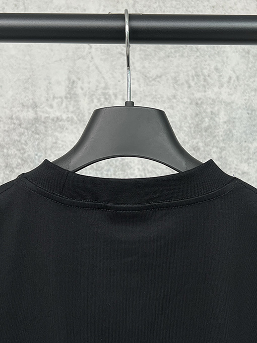 バレンシアガスーパーコピー Balenciaga WFP 2046 チャリティー限定の半袖Tシャツ