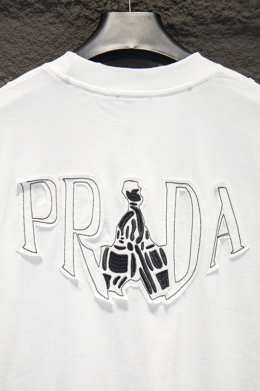 プラダ PRADA 着古したアップリケ刺繍の半袖Tシャツ