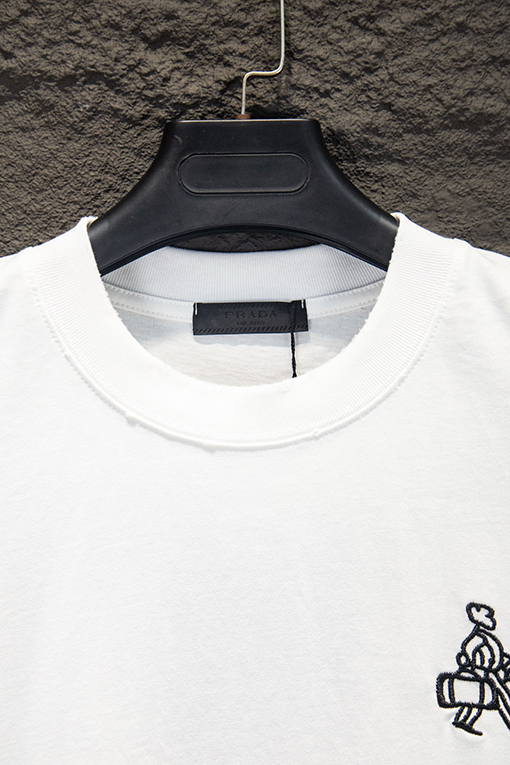 プラダ PRADA 着古したアップリケ刺繍の半袖Tシャツ