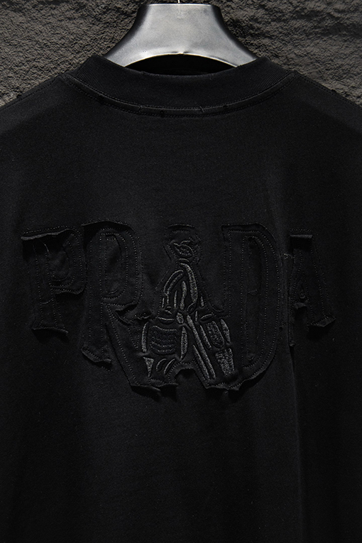 プラダ PRADA 着古したアップリケ刺繍の半袖Tシャツ
