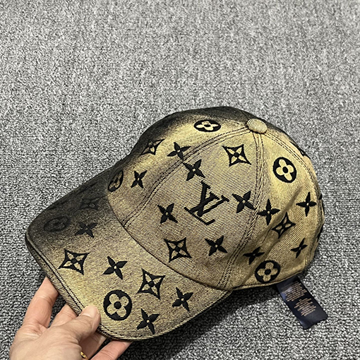 ルイヴィトン クラシックなモノグラムのベースボールキャップ