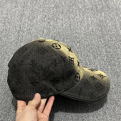 ルイヴィトン クラシックなモノグラムのベースボールキャップ