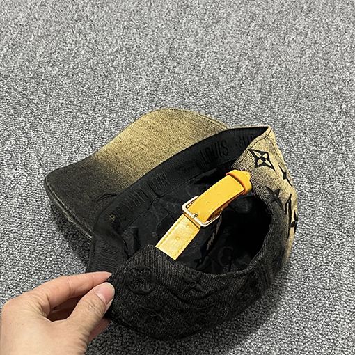 ルイヴィトン クラシックなモノグラムのベースボールキャップ