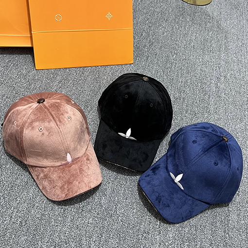ルイヴィトン ベルベットのベースボールキャップ