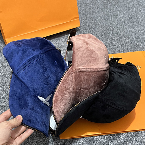 ルイヴィトン ベルベットのベースボールキャップ