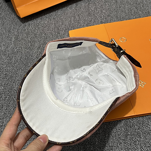 ルイヴィトン ベルベットのベースボールキャップ