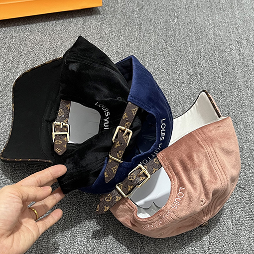 ルイヴィトン ベルベットのベースボールキャップ