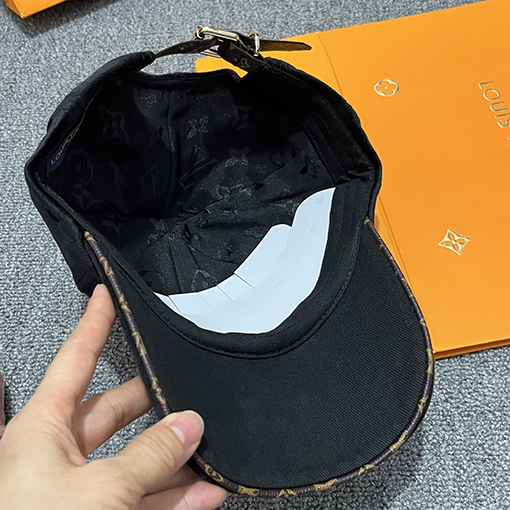 ルイヴィトン ベルベットのベースボールキャップ