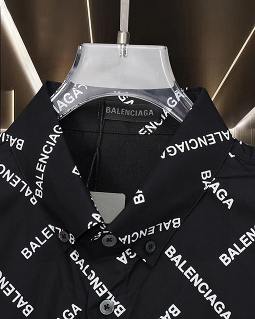 バレンシアガ Balenciaga ランウェイスタイルのオールオーバープリントバレットスクリーンロゴ長袖シャツ