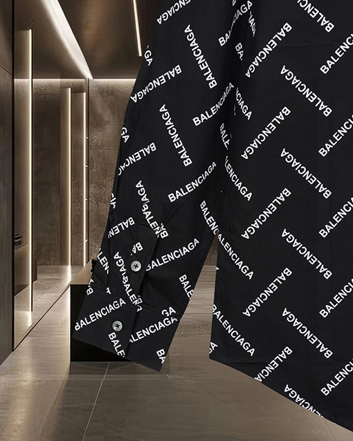 バレンシアガ Balenciaga ランウェイスタイルのオールオーバープリントバレットスクリーンロゴ長袖シャツ