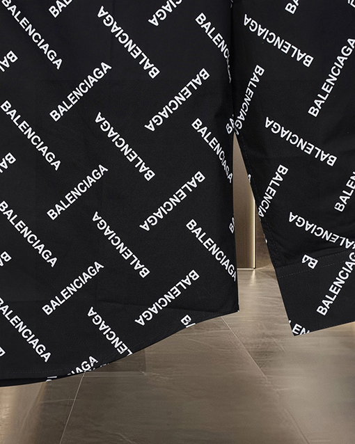 バレンシアガ Balenciaga ランウェイスタイルのオールオーバープリントバレットスクリーンロゴ長袖シャツ