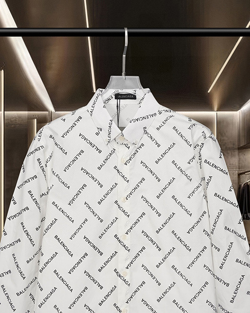 バレンシアガ Balenciaga ランウェイスタイルのオールオーバープリントバレットスクリーンロゴ長袖シャツ