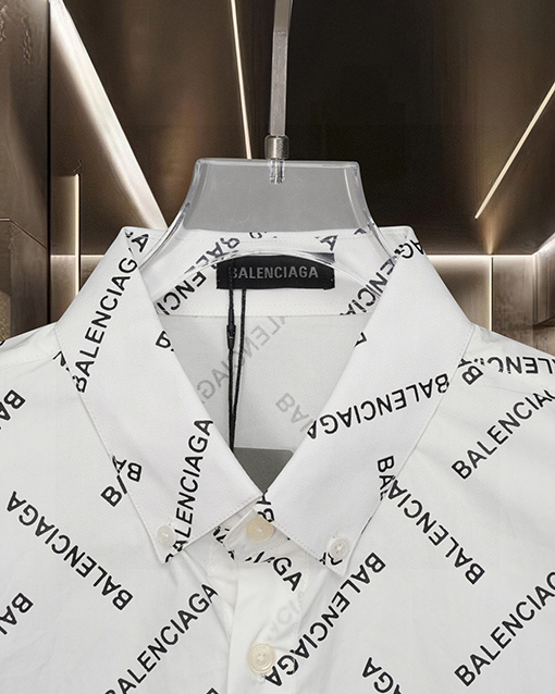 バレンシアガ Balenciaga ランウェイスタイルのオールオーバープリントバレットスクリーンロゴ長袖シャツ