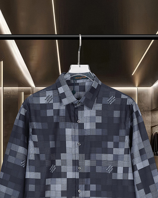 ルイヴィトンスーパーコピー 全体にチェック柄モザイクをした長袖シャツ