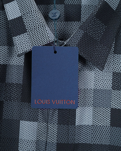 ルイヴィトンスーパーコピー 全体にチェック柄モザイクをした長袖シャツ