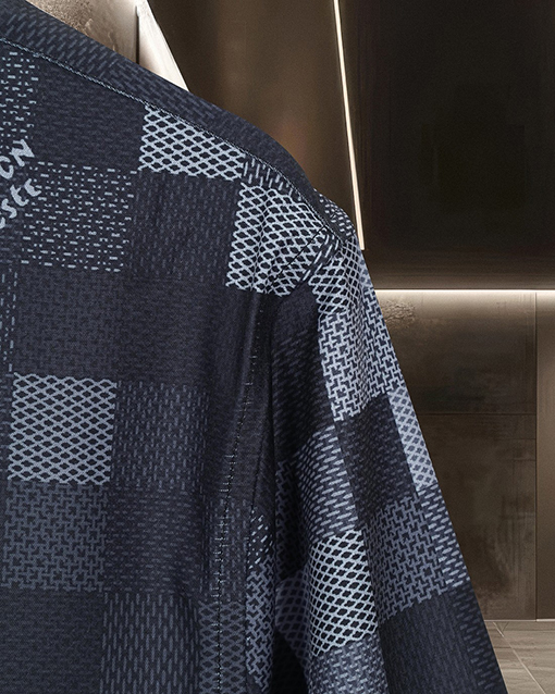 ルイヴィトンスーパーコピー 全体にチェック柄モザイクをした長袖シャツ