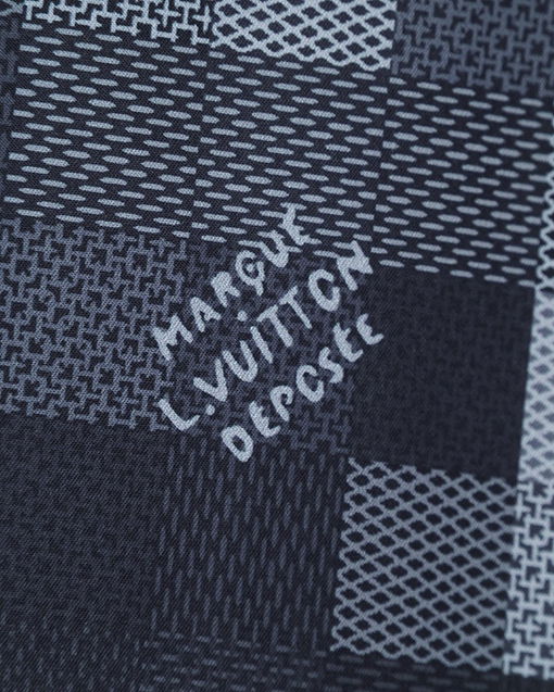 ルイヴィトンスーパーコピー 全体にチェック柄モザイクをした長袖シャツ