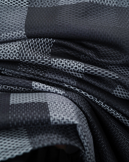 ルイヴィトンスーパーコピー 全体にチェック柄モザイクをした長袖シャツ