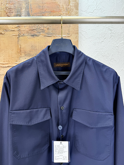 ルイヴィトンスーパーコピー レザーロゴステッチポケット長袖シャツ