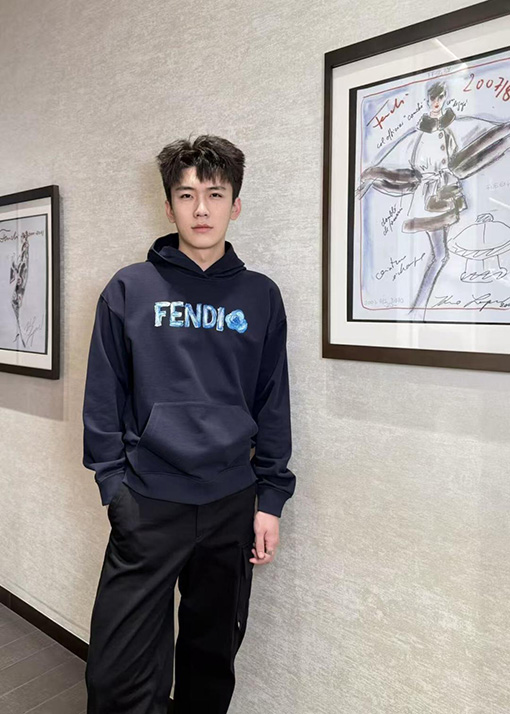 フェンディコピー FENDI 刺繍入り手描きロゴスウェットシャツ