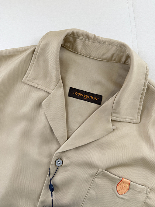 ルイヴィトン レザーロゴ半袖シャツ