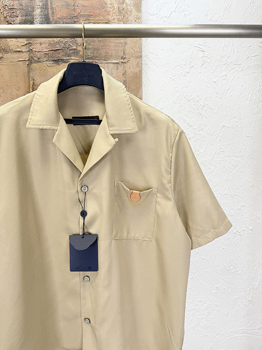 ルイヴィトン レザーロゴ半袖シャツ