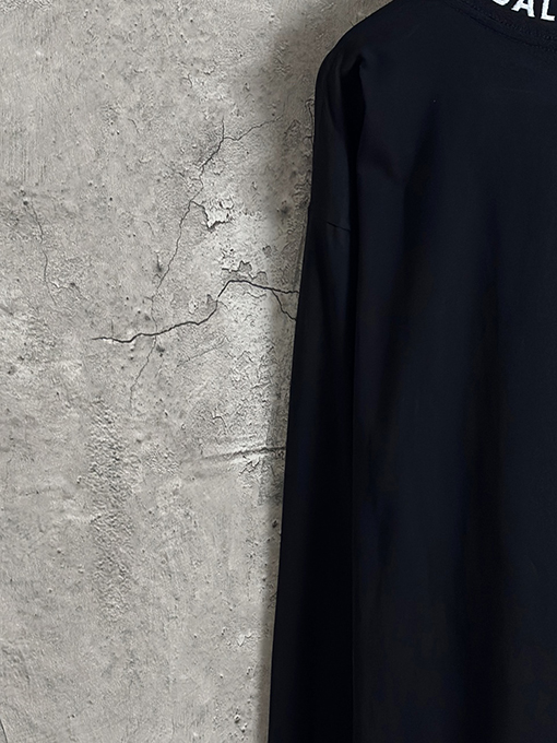 バレンシアガコピー Balenciaga 520 限定ブラーアウロングスリーブシャツ