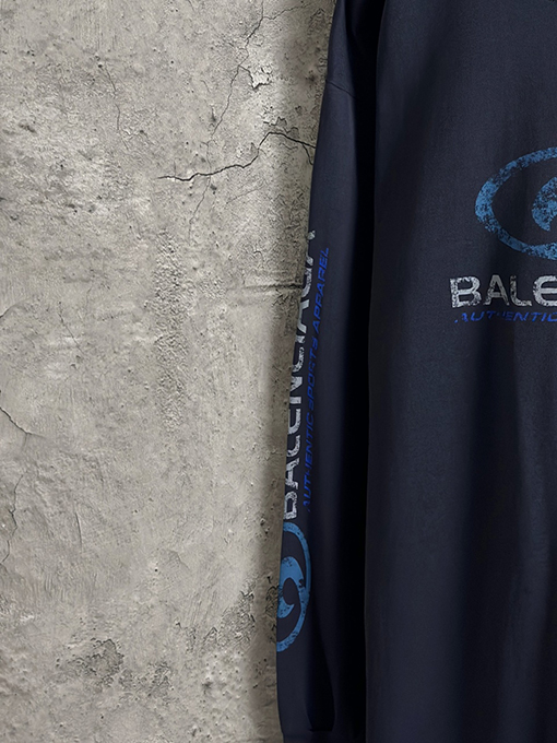 バレンシアガ Balenciaga サーフロゴのぼかしプリントクルーネックスウェットシャツ