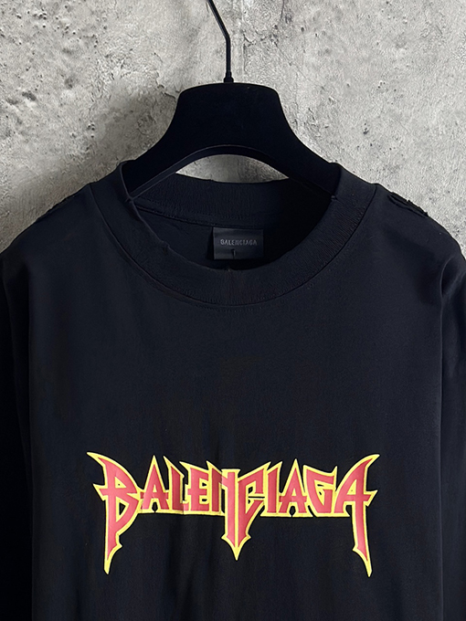 バレンシアガ Balenciaga ライトニングレターリップドロングスリーブシャツ