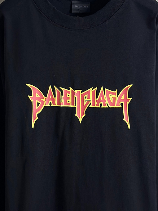 バレンシアガ Balenciaga ライトニングレターリップドロングスリーブシャツ