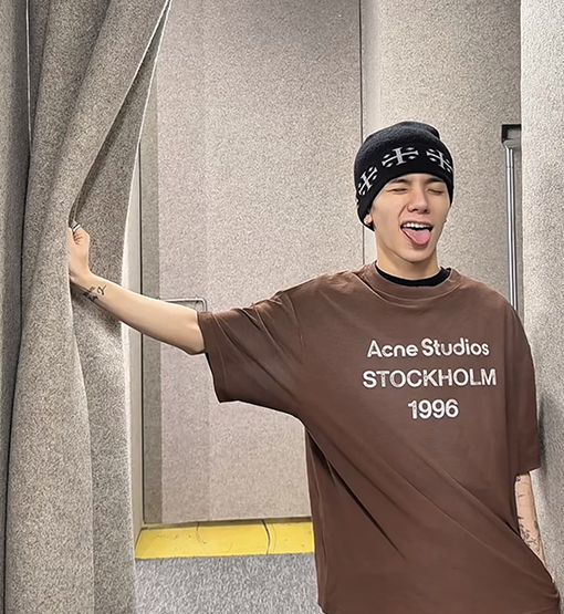 アクネストゥディオズ Acne Studios レタープリント ダメージ半袖Tシャツ