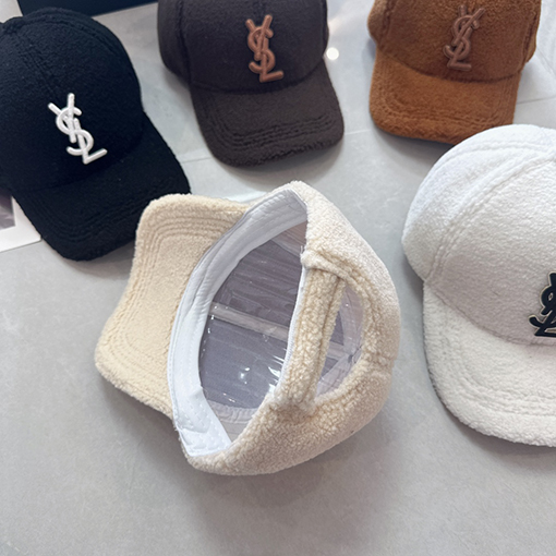 サンローラン 新しいラムウールのベースボールキャップ