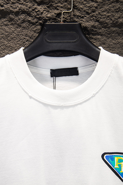 プラダ PRADA 新作グラフィティプリント半袖Tシャツ