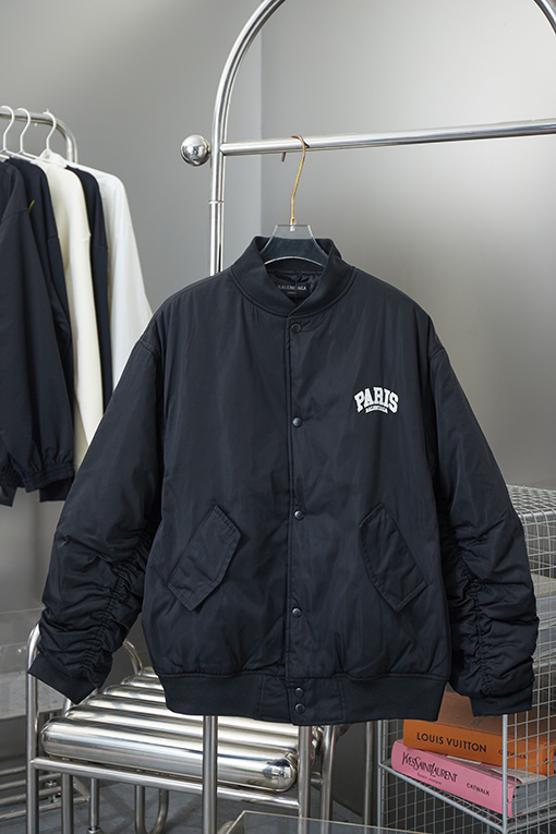 バレンシアガ BALENCIAGA PARIS 英字ロゴが刺繍されたベースボールスタイルのフライトジャケット