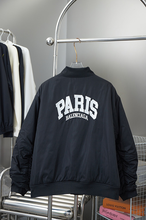 バレンシアガ BALENCIAGA PARIS 英字ロゴが刺繍されたベースボールスタイルのフライトジャケット