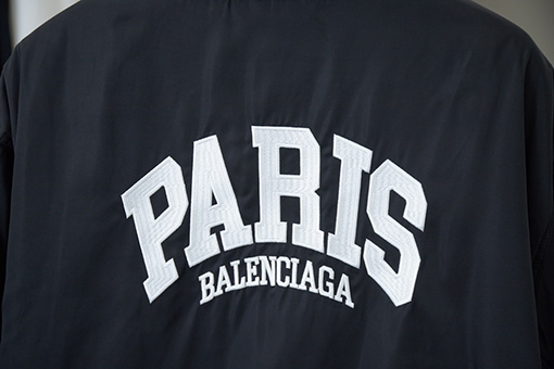 バレンシアガ BALENCIAGA PARIS 英字ロゴが刺繍されたベースボールスタイルのフライトジャケット