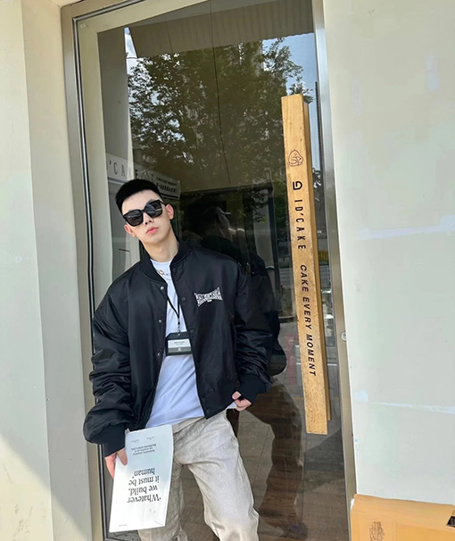 バレンシアガ BALENCIAGA くり抜きロゴ刺繍入りベースボールフライトジャケット