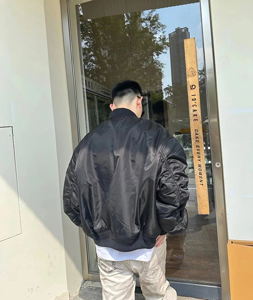 バレンシアガ BALENCIAGA くり抜きロゴ刺繍入りベースボールフライトジャケット