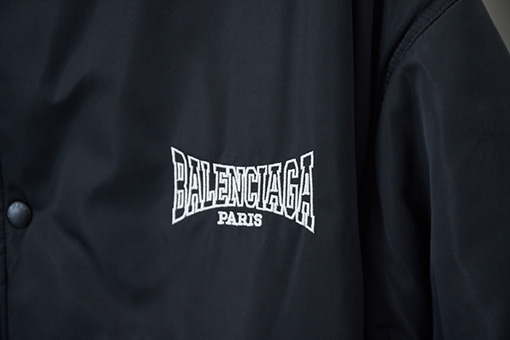 バレンシアガ BALENCIAGA くり抜きロゴ刺繍入りベースボールフライトジャケット