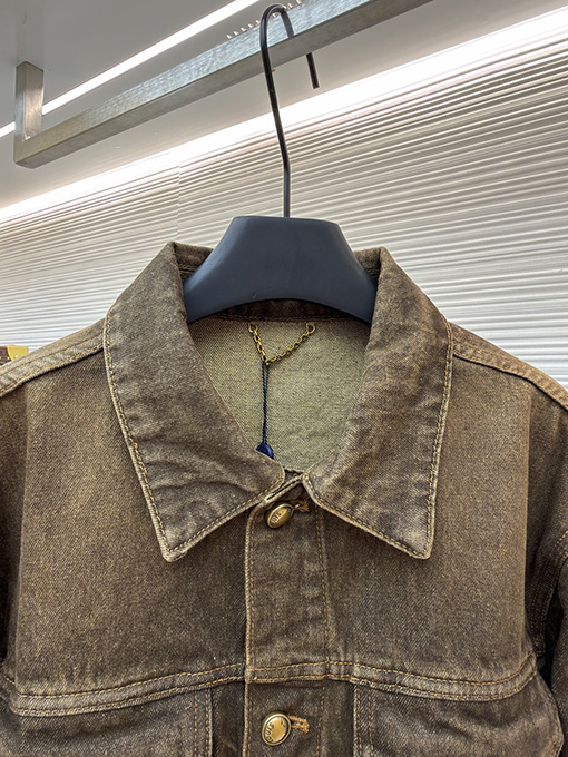 ルイヴィトンスーパーコピー ポケット文字刺繍トラッカーデニムジャケット