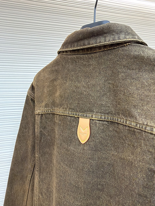 ルイヴィトンスーパーコピー ポケット文字刺繍トラッカーデニムジャケット