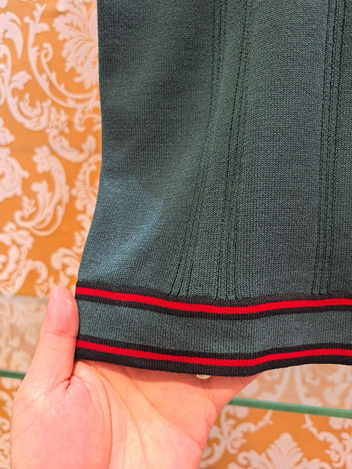 グッチ Gucci 胸に文字が刺繍されたニットセーター