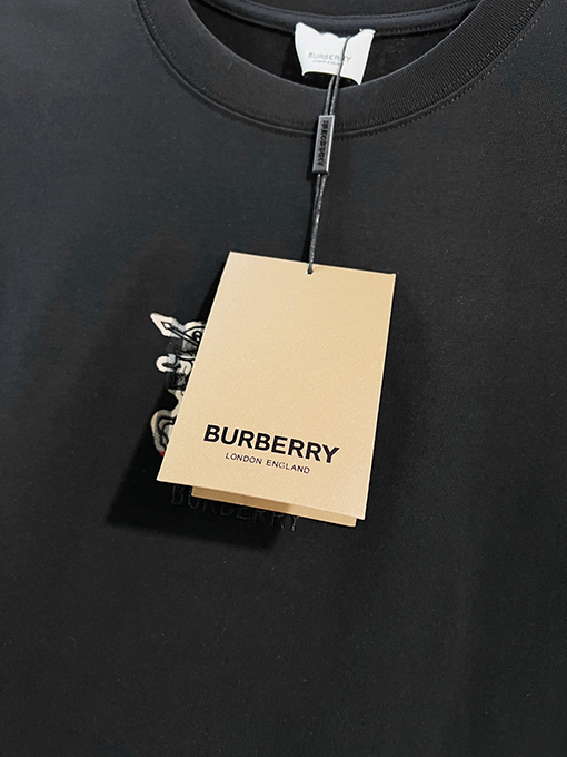 バーバリーコピー クラシックな刺繍のチェック柄軍馬ロゴクルーネック半袖Tシャツ