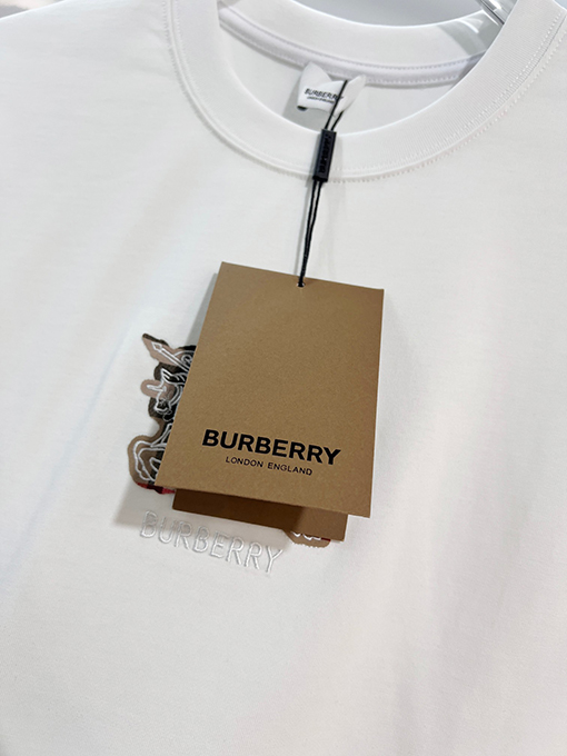 バーバリーコピー クラシックな刺繍のチェック柄軍馬ロゴクルーネック半袖Tシャツ