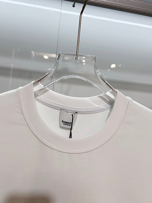 バーバリーコピー クラシックな刺繍のチェック柄軍馬ロゴクルーネック半袖Tシャツ