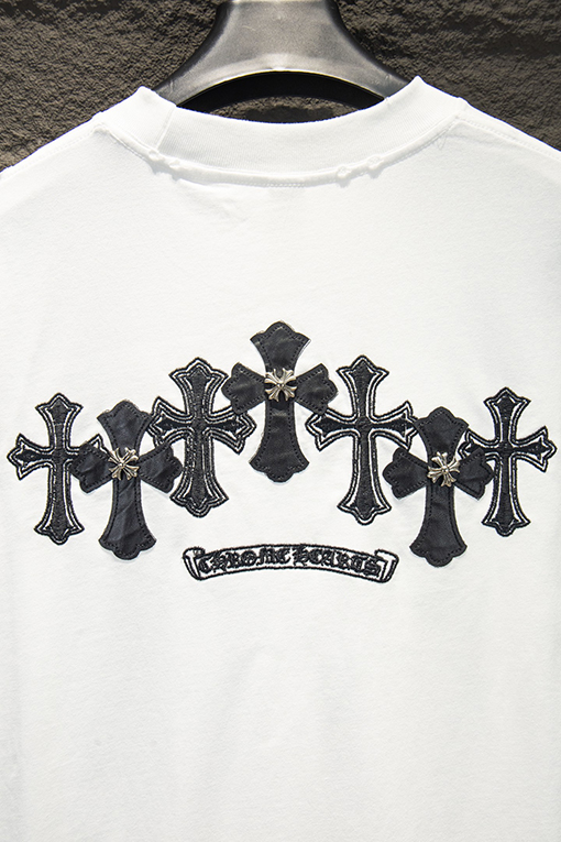 クロムハーツ 新作ダメージレザーと刺繍金具の半袖Tシャツ